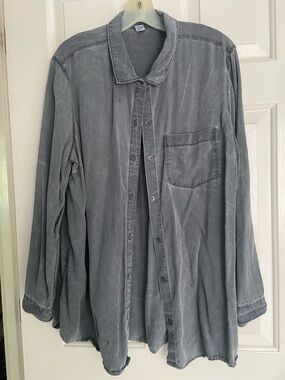 Old Navy Gray Button-Down Shirt